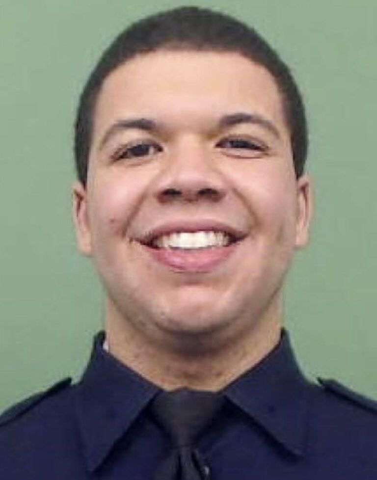 নিউইয়র্কে মা-ছেলের ঝগড়া থামাতে গিয়ে পুলিশ কর্মকর্তা নিহত